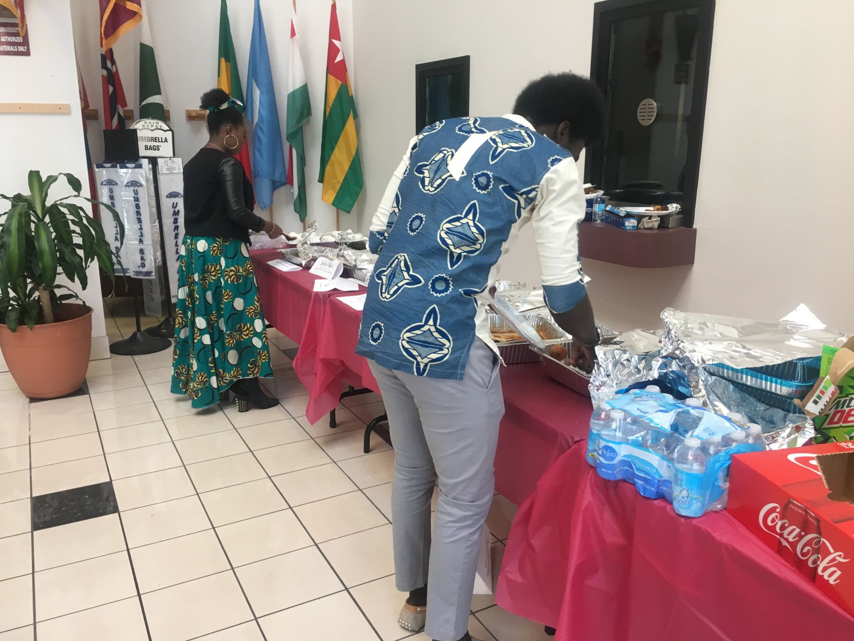 Students eat African food at Africa Today.